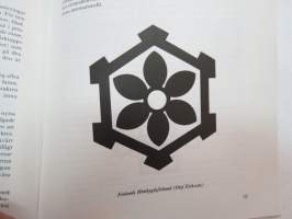 Finsk heraldik i nutiden -näyttelykirja -heraldry exhibition book with articles