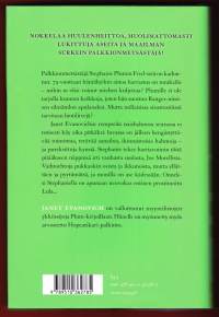 Luuvitonen, 2010. Janet Evanovichin rempseän palkkionmetsästäjä-naishahmon seurassa ei totisesti käy aika pitkäksi