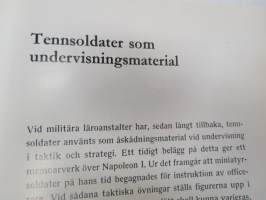 Tennsoldater som leksaker, samlarfigurer och undervisningsmaterial -tinasotilaat leikkikaluina, keräilykohteina ja havaintoesineinä -tin soldiers