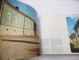 Porvoo - Borgå - taiteilijoiden ja kirjojen kaupunki - konstnärernas och böckernas stad -local history / picture book