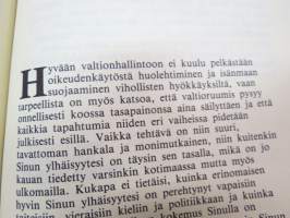 De Tabellario - Akateeminen tutkielma postinkantajasta v. 1689 - vuonna 1988 postilaitoksen 350-vuotisjuhlien kunniaksi julkaistu Turun Akatemian väitöskirja