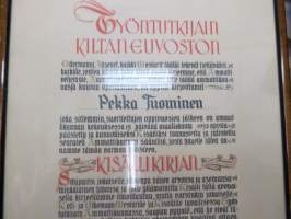 Työntutkijain Kiltaneuvoston kisällikirja (Pekka Tuominen), annettu ja allekirjoitettu 15.3.1953, yhtenä allekirjoittajana Unto Petäjä (kenttätykistön