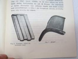 Taktegel av cement -roofing tiles from concrete