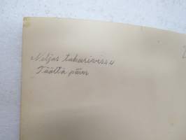 &quot;Neljäs takarivissä Täältä päin&quot; -valokuva / photograph