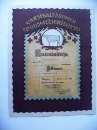 Kiskon Osuusmeijeri / Varsinais-Suomen Osuusmeijeriliitto 1969 - kunniakirja 37x30 cmpiirtänyt Edvin Lyden 1922