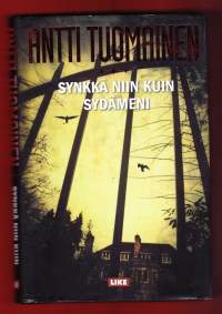 Synkkä niin kuin sydämeni, 2013. 1. painos.”Mitä tekisit saadaksesi tietää?”Aleksi Kivi menettää äitinsä lokakuisena iltapäivänä vuonna