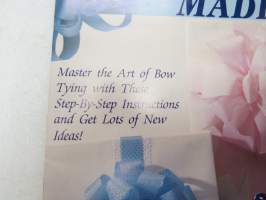 Bow making made easy - Master the art of bow tying with these step-by-step instructions... -koristerusettien ja solmukkeiden teko, englanninkielinen havainnollinen