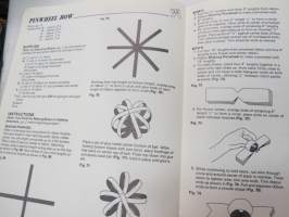 Bow making made easy - Master the art of bow tying with these step-by-step instructions... -koristerusettien ja solmukkeiden teko, englanninkielinen havainnollinen