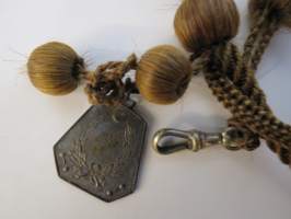 Kellonperät aidoista hiuksista, harvinainen esine -watch chain made of (human) hair