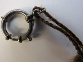 Kellonperät aidoista hiuksista, harvinainen esine -watch chain made of (human) hair