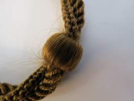 Kellonperät aidoista hiuksista, harvinainen esine -watch chain made of (human) hair