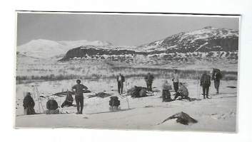 Lapin lumoissa 1950-luku - valokuva 8x15 cm