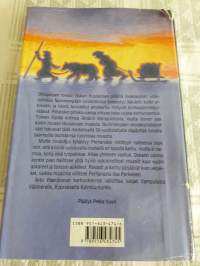 Arto Paasilinna: Rovasti  Huuskosen petomainen miespalvelija. P.1996. Suuri  suomalainen kirjakerho