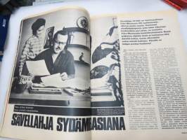 Hymy lehti 1967 nr 10 lokakuu, sis. mm. seur. artikkelit / kuvat / mainokset; Kansikuva Liana Kaarina (kuvannut J. Poutanen), Harri Piitulainen - Kolmen vuoden