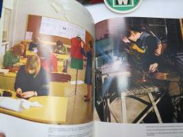 Kouvola - Ripeän kasvun kaupunki - En stad i snabb tillväxt - Stadt des schnellen aufschwungs - Boom Town - Город бурного роста 1971 -kuvateos / picture book