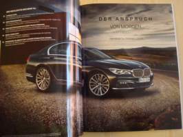 Uusi ja alkuperäinen 2017/2018 BMW 7-sarjan saksankielinen autoesite (uusin malli), yli 70 sivua. Hieno esim. lahjaksi. Katso myös muut kohteeni. Lähes