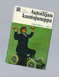 Johnson, Stein. Teos:  [[Kör bil i bättre form]] Nimeke:  Autoilijan kuntojumppa / [Suom. Aapo Junkola] ; Luvun Kaikkiko kuntokouluun? kirj. Rauno Laakso ;