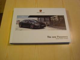 Upea 2017 Porsche Panamera esite tai oikeastaan tämä on kirja, kovakantinen ja 142 sivua, englanninkielinen. Hieno esim. lahjaksi. Katso myös muut kohteeni.