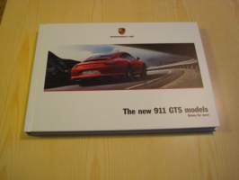 Upea 2017 Porsche 911 Carrera GTS, autoesite tai oikeastaan tämä on kirja, kovakantinen ja 118 sivua, englanninkielinen. Hieno esim. lahjaksi. Katso myös muut