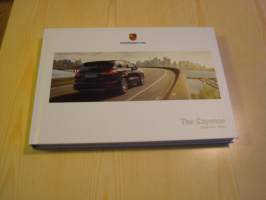 Upea 2017 Porsche Cayenne, autoesite tai oikeastaan tämä on kirja, kovakantinen ja 160 sivua, englanninkielinen. Hieno esim. lahjaksi. Katso myös muut kohteeni.