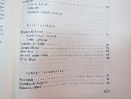 Satuhyrrä -fairy tales, illustrations by Helga Sjöstedt
