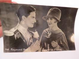 Raymond Kea &amp; Laura La Plante - elokuvan mainoskortti - Korttikeskus, Helsinki 1926 -valokuva / photograph