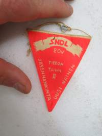 SDNL 20 v - Tiedon Taival II - Jäsenhankinta / Uusi Nainen -miniviiri / pennant