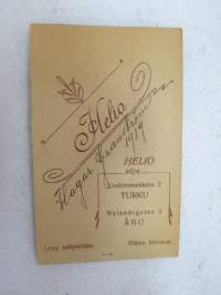 Heila-Helio, Atelier Helio, Turku -visiittikorttivalokuva / visit card photograph