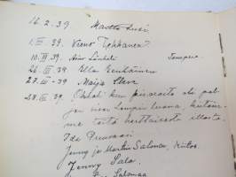 Vieraskirja alkaen 24.11.1938 - päättyen 7.6.1959, mahdollisesti diakonissan Lempi Ranki?, paljon tervehdyksiä ja nimikirjoituksia -guest book