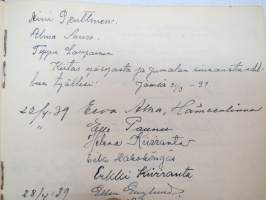 Vieraskirja alkaen 24.11.1938 - päättyen 7.6.1959, mahdollisesti diakonissan Lempi Ranki?, paljon tervehdyksiä ja nimikirjoituksia -guest book