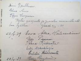 Vieraskirja alkaen 24.11.1938 - päättyen 7.6.1959, mahdollisesti diakonissan Lempi Ranki?, paljon tervehdyksiä ja nimikirjoituksia -guest book