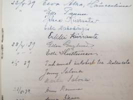 Vieraskirja alkaen 24.11.1938 - päättyen 7.6.1959, mahdollisesti diakonissan Lempi Ranki?, paljon tervehdyksiä ja nimikirjoituksia -guest book