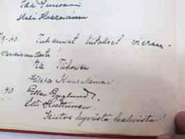 Vieraskirja alkaen 24.11.1938 - päättyen 7.6.1959, mahdollisesti diakonissan Lempi Ranki?, paljon tervehdyksiä ja nimikirjoituksia -guest book