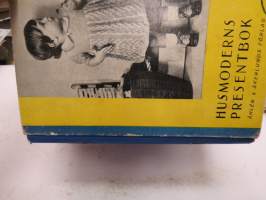 Stickade och virkade  småbarnskläder - Husmoderns presentbook