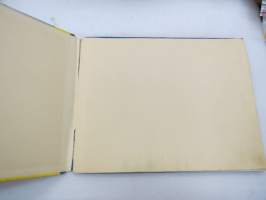 Stickade och virkade  småbarnskläder - Husmoderns presentbook