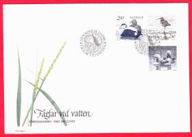 FDC Ruotsi 23.1. 1986 Fåglar vid vatten /Vesilintuja  Sisältää monikielisen  tietokortin julkaisusta.