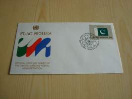 Pakistan, lippusarja Yhdistyneet Kansakunnat, YK, United Nations, 1984, ensipäiväkuori, FDC. Minulla on myös juuri tulleet yli 100 muuta YK:n lippusarjan