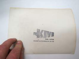 Pan American World Airways - Kaksikerroksinen Strato Clipper -lentokoneen malli, jota esitellään ilmeisesti matkatoimistovirkailijoille? Esittelyteksti suomeksi