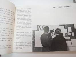 Festum 119 1965 (RUK kurssi 119) -kurssijuhlan daameille tarkoitettu opasvihkonen järjestelyistä ym. -guide book for ladies attending non-commissioned officer´s