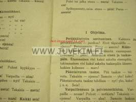 Komentoharjoituksia neliviikkoisia voimistelunjohtajakursseja varten