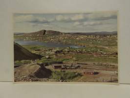 Postikortti från Kirunavaara över Kiruna och Luossavaara