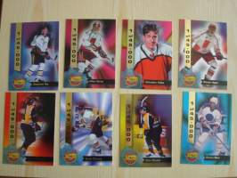 8 erilaista 1994 Signature Rookies jääkiekkokorttia, jokaista korttia tehty vain 45 000 kpl. Myös muita eriä samasta sarjasta.