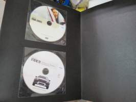 Volvo XC70 2004 -myyntiesite / kansio, jossa 2 kpl DVD ja painettua materiaalia -sales folder