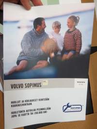 Volvo XC70 2004 -myyntiesite / kansio, jossa 2 kpl DVD ja painettua materiaalia -sales folder