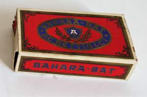 Bahara   - sikarilaatikko pahvia , koko 7x11x3 cm  valmistettu 1913-1967