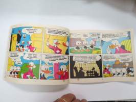 Aku Ankka 1987 nr 52B Vanhan linnan salaisuus, joulumanteli -comics