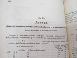 Suomen Asetuskokoelma 1920 nr 261-211 - Sisältää eri asetuksia kauppalaivastosta ja merenkulusta -statutes regarding ships and seafare