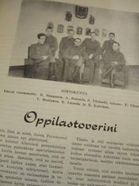 Sauli vsk 1952-1953 - Suomen Aliupseeriliiton äänenkannattaja + Jalkaväen Aliupseerikoulu peruskurssi 11. I jakso 1.10.1951-5.4.1952 (38 s)