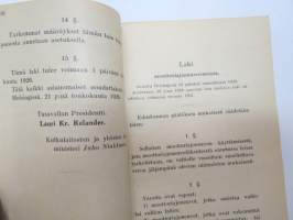 Autoilijan lakikirja - Moottoriajoneuvoliikennettä koskevat lait ja asetukset sekä muut viranomaisten määräykset - traffic laws and rules