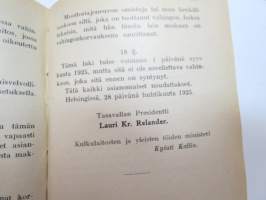 Autoilijan lakikirja - Moottoriajoneuvoliikennettä koskevat lait ja asetukset sekä muut viranomaisten määräykset - traffic laws and rules